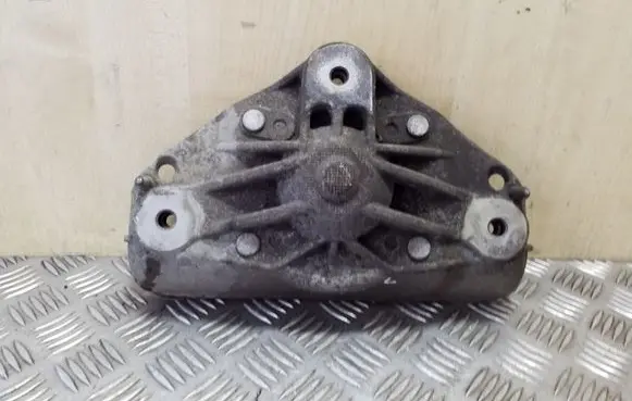 Volkswagen Touareg I Coil spring mount 7L0412391D