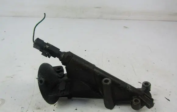 Citroen Xsara Picasso Oil filter mounting bracket 