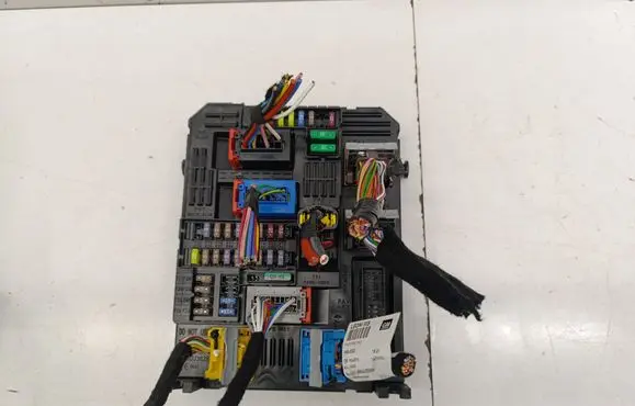 Opel Grandland X Fuse module 9845141280