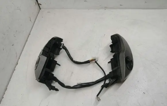 Toyota Prius (XW20) Steering wheel buttons/switches F70CV164 5016