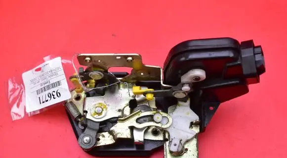 Hyundai Tucson JM Front door lock