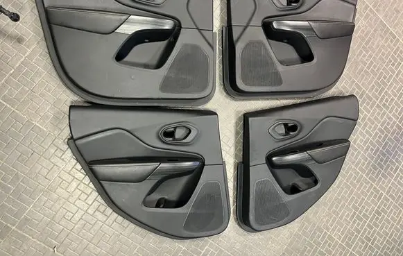 Jeep Cherokee Door card panel trim set 68141925AB 2430395AB 1UJ222X9AE
