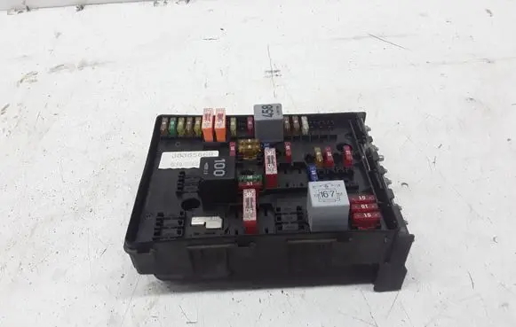 Volkswagen PASSAT B6 Fuse module 1K0937124