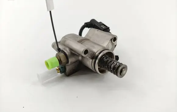 Audi A3 S3 8P Fuel injection high pressure pump 03C127025R