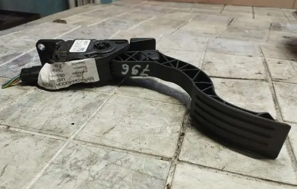 Ford Focus Accelerator throttle pedal BV619F836AB 6PV01036830 BEV241600
