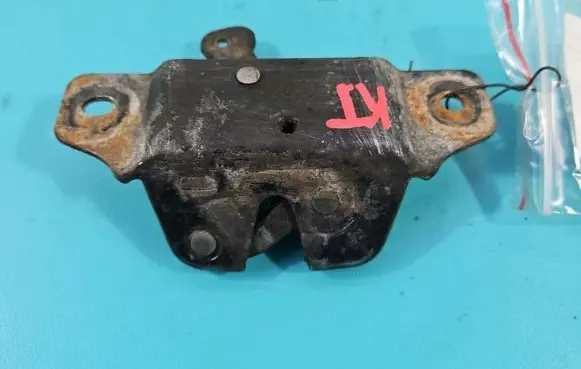 Tailgate/trunk/boot lock/catch/latch