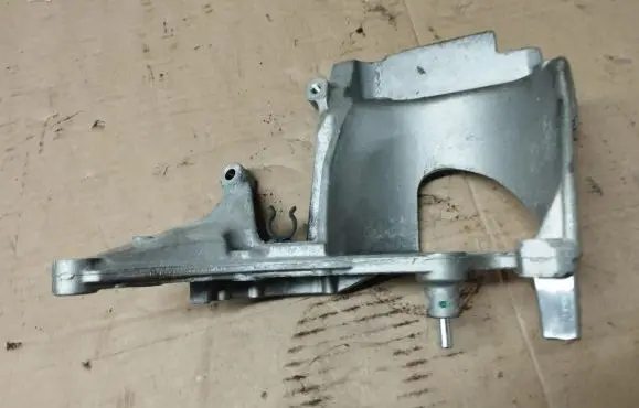 Peugeot 308 Engine mounting bracket 9678325480