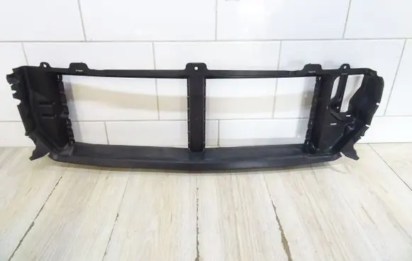 Volvo XC90 Front bumper upper radiator grill 32345786
