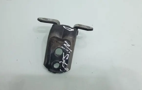 Nissan Qashqai+2 Front door upper hinge 