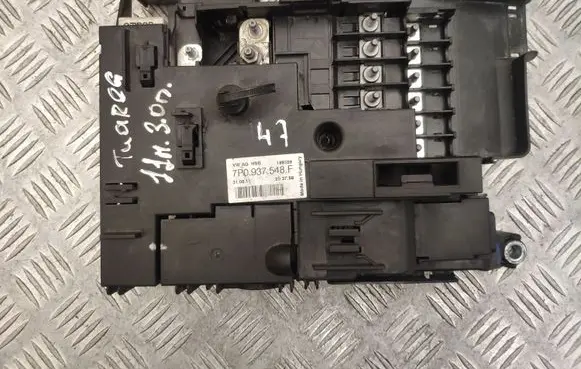 Volkswagen Touareg II Fuse box set 7P0937548F