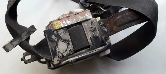 Subaru Legacy Front seatbelt E40428054 07004E15