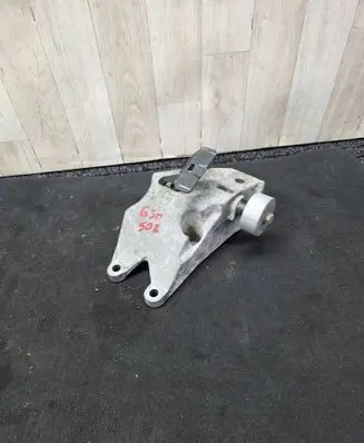 BMW 5 G30 G31 Engine mounting bracket 6864593 18574710 6861563