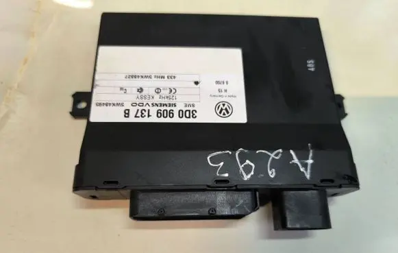 Volkswagen Touareg I Homelink control unit 3D0909137 5WK48827