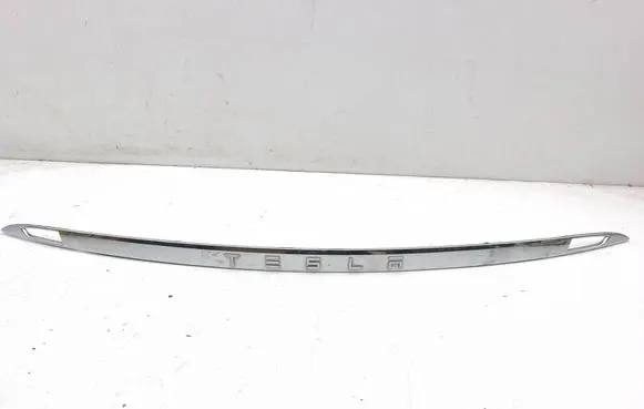 Tesla Model S Tailgate trim 102577600
