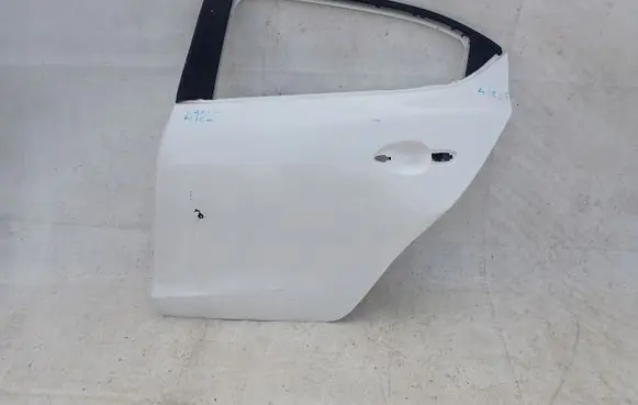 Mazda 3 III Rear door
