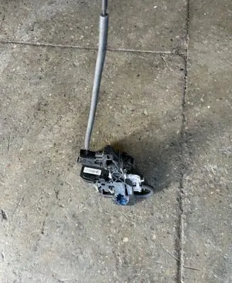 KIA Sportage Front door lock