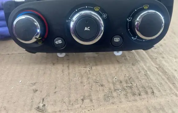 Renault Clio IV Climate control unit T1019676Z 131213 B1072485