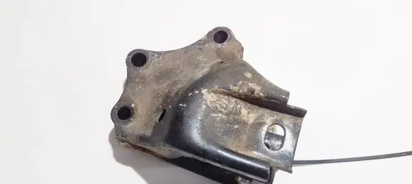 Mazda 323 F Engine mounting bracket