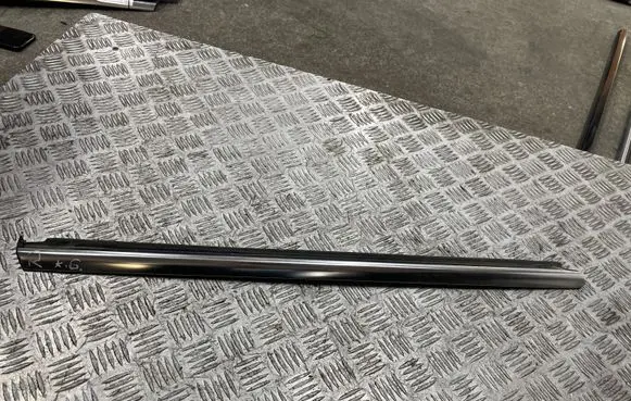 Mercedes-Benz R W251 Rear side glass trim 2516905380