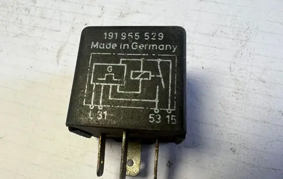 Volkswagen Golf III Other relay 191955529
