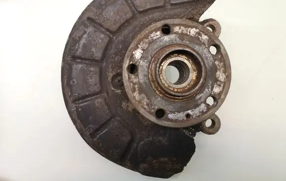 Skoda Octavia Mk2 (1Z) Front wheel hub spindle knuckle