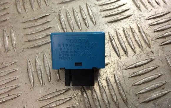 Lexus LS 460 - 600H Hazard warning light relay 81980-50061