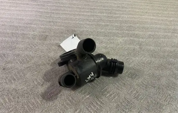 Audi A5 Sportback 8TA Thermostat/thermostat housing 03L121111AD