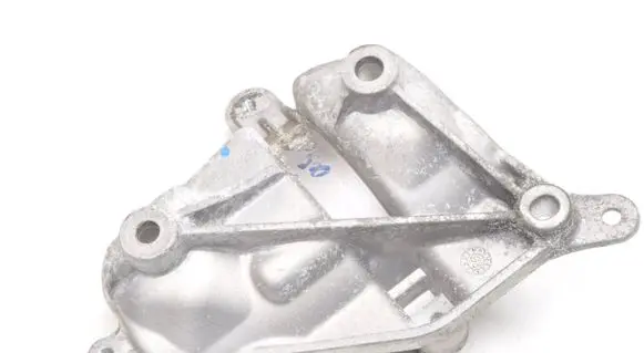 Volvo XC90 Engine mount bracket 31338387