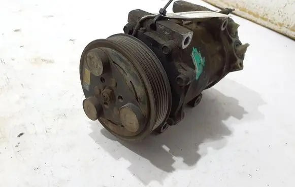 Renault Laguna I Air conditioning (A/C) compressor (pump) 7700859676