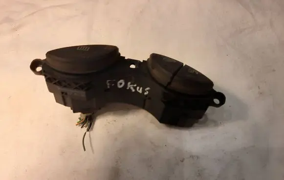 Ford Focus Windscreen/window heater switch 98AG19A945 170100