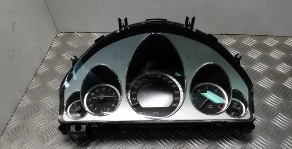 Mercedes-Benz E W212 Speedometer (instrument cluster) A2129001810