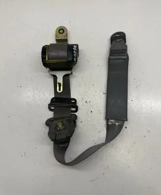 Mazda 626 Front seatbelt