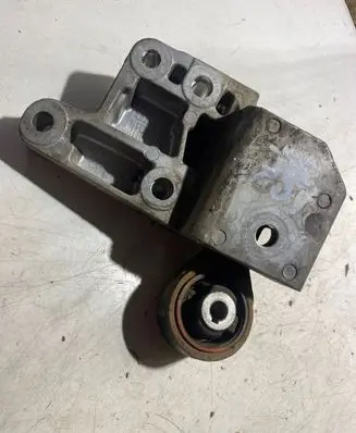 Peugeot 508 RXH Engine mount bracket 86945E01