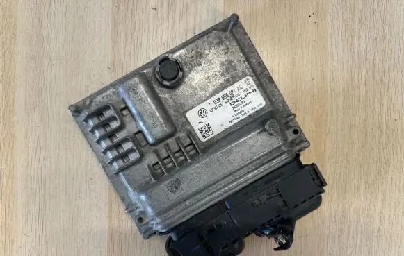 Volkswagen Polo V 6R Engine control unit/module 03P906021AG