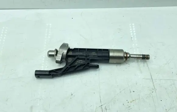 BMW 4 F36 Gran coupe Fuel injector 8625396 10213541 00686