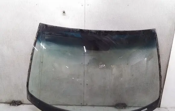 Nissan Maxima A34 Front windscreen/windshield window 