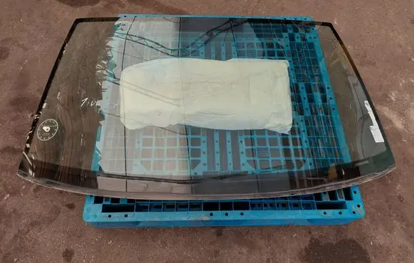 Volkswagen Transporter - Caravelle T5 Front windscreen/windshield window DOT682M1247AS1 43R001589