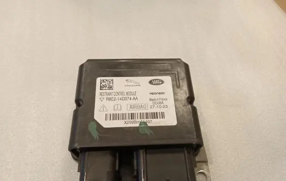 Land Rover Defender Airbag control unit/module R8E214D374AA R8E214D374