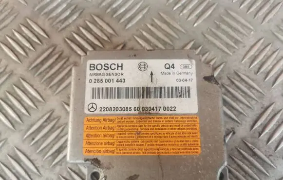 Mercedes-Benz S W220 Airbag control unit/module 2208203085