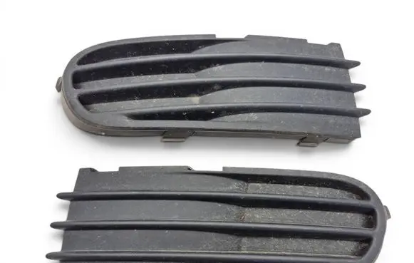 Volvo V50 Front bumper lower grill 30657010 30657009 30857010