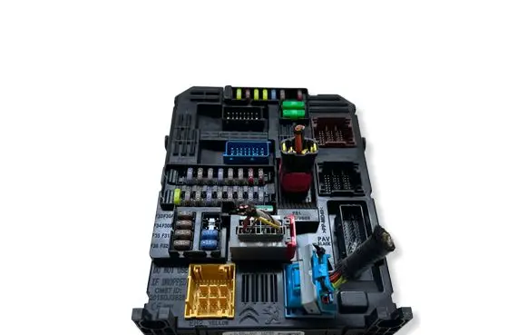 Peugeot Partner III Fuse module 9845141280