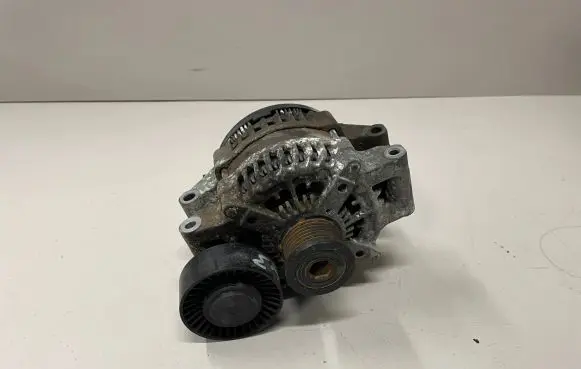 BMW 3 E90 E91 Generator/alternator 7550468