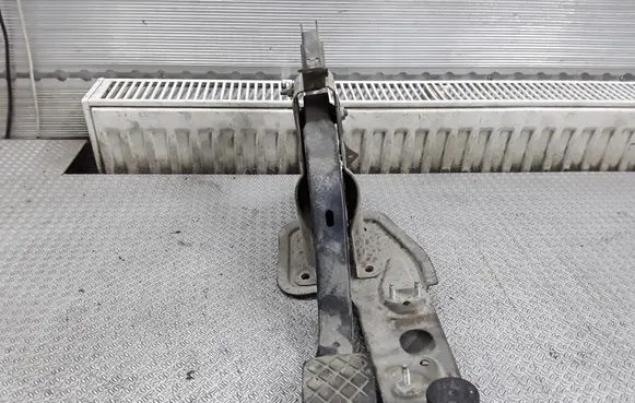 Volkswagen Transporter - Caravelle T5 Brake pedal 7H1721057