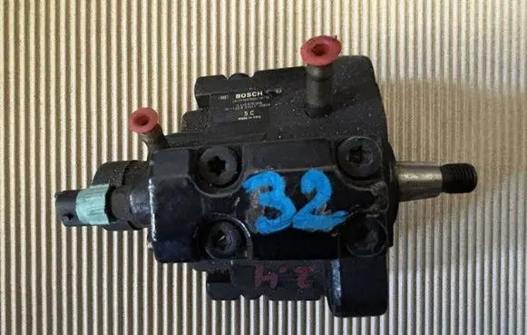 Alfa Romeo 159 Fuel injection high pressure pump 0445010006