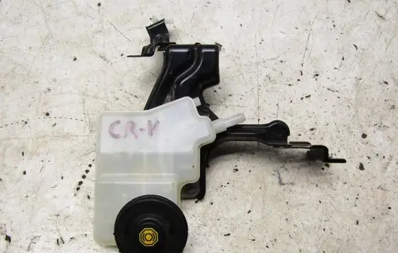 Honda CR-V Brake fluid reservoir 