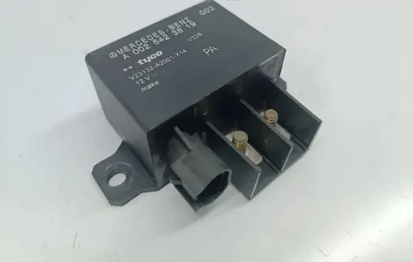 Mercedes-Benz E W211 Charging relay A0025423819 0025423819
