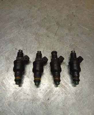 Volkswagen PASSAT B5 Fuel injector 058133551