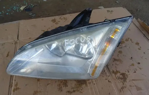 Ford Focus Headlight/headlamp 4M51-13W030-AE VP4M5X13K080BA