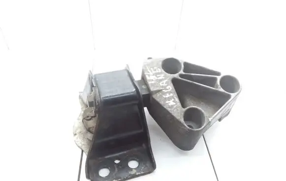 Renault Megane II Engine mount bracket 8200042456 8200044925
