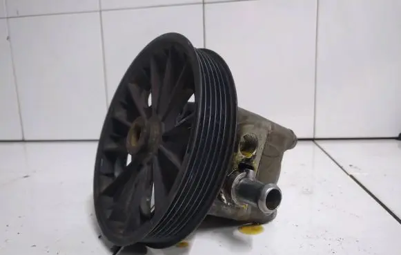 Volvo S80 Power steering pump 9485861